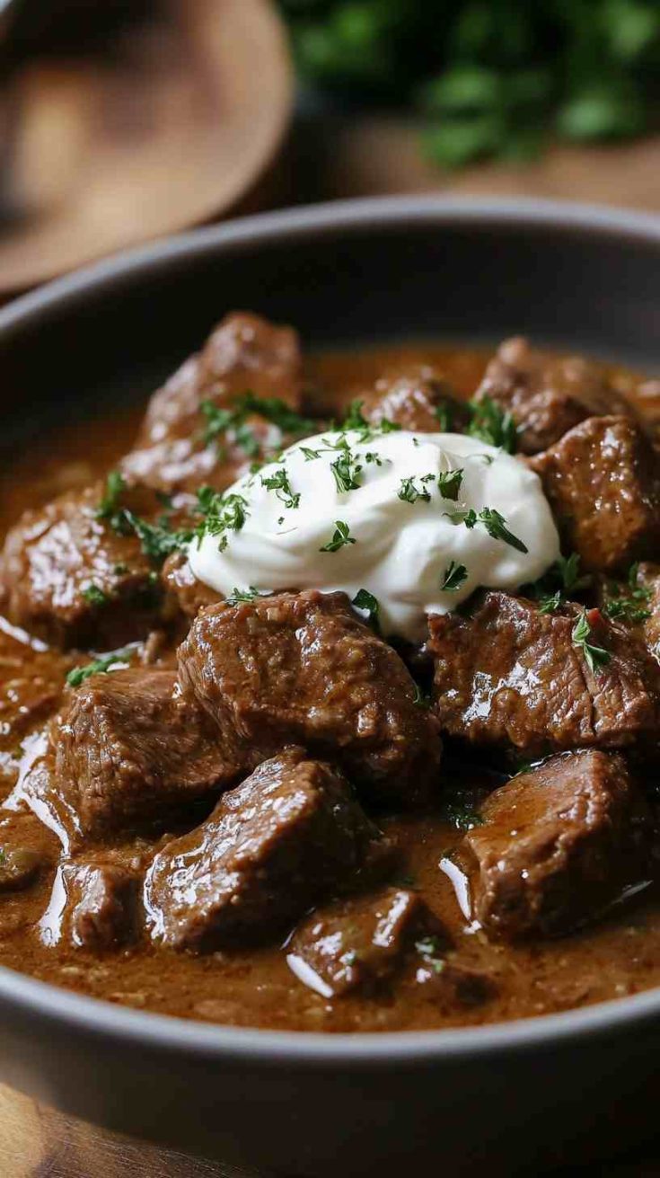 Rich and Creamy Slow Cooker Beef Stroganoff